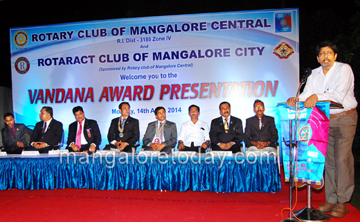 Vandana Award conferred on Dr.B.R.Shetty